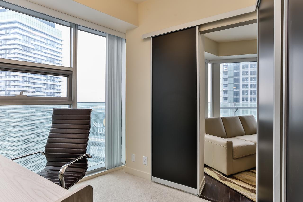 Upscale 3-Bedroom With Gorgeous Lake View Toronto Exterior photo