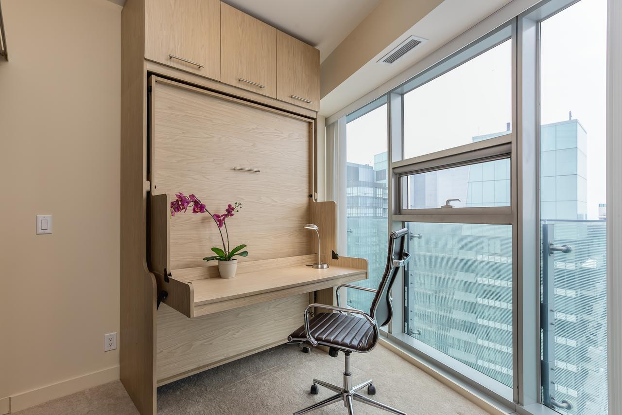 Upscale 3-Bedroom With Gorgeous Lake View Toronto Exterior photo